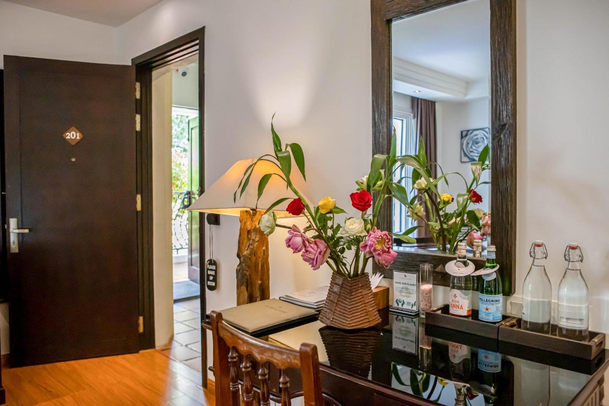 La Rose Suites Phnom Penh Esterno foto
