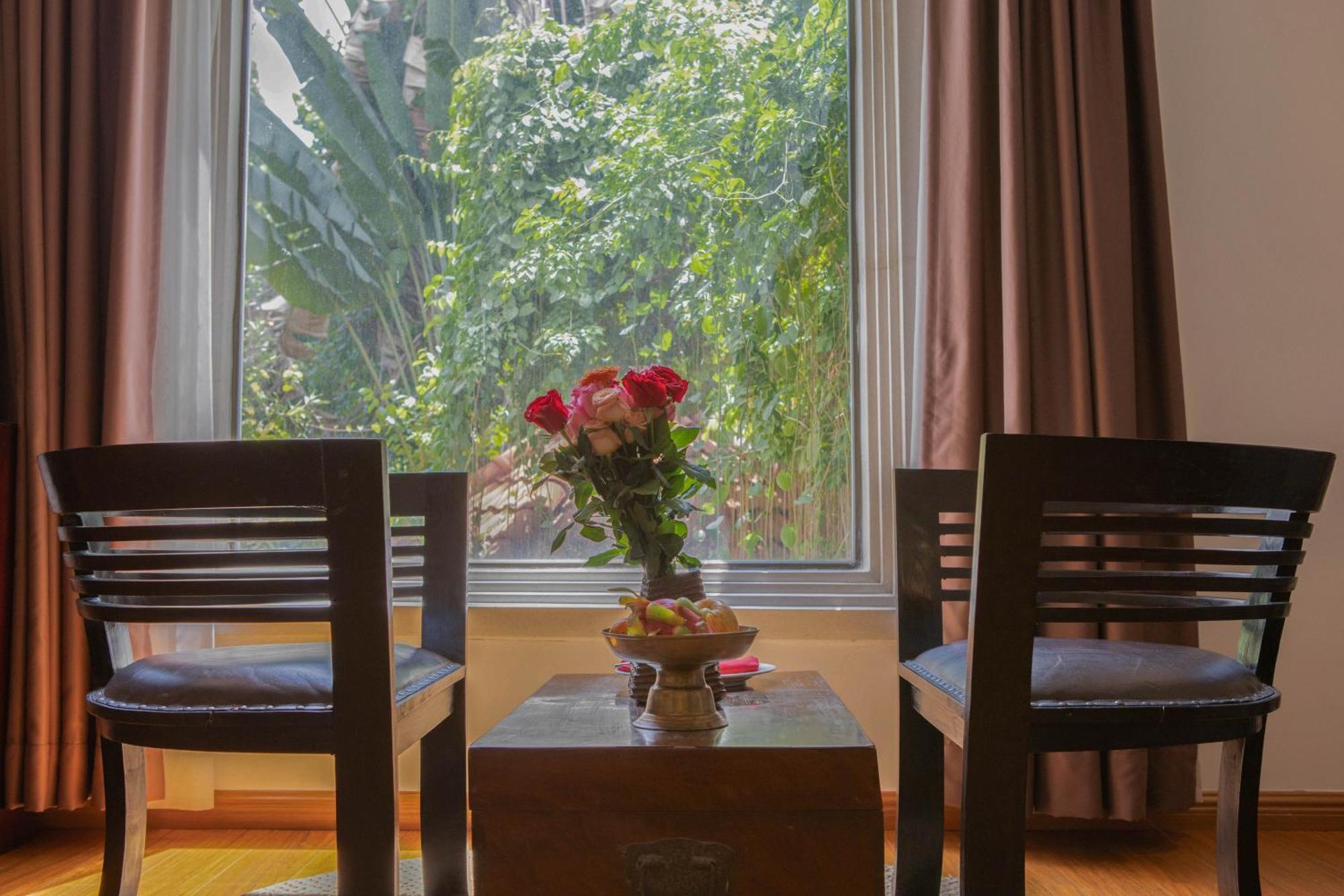 La Rose Suites Phnom Penh Esterno foto