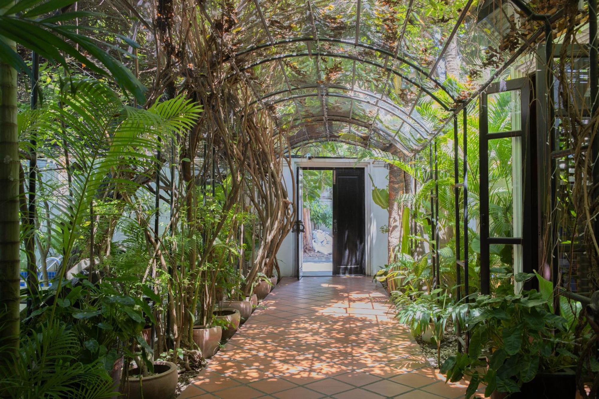 La Rose Suites Phnom Penh Esterno foto